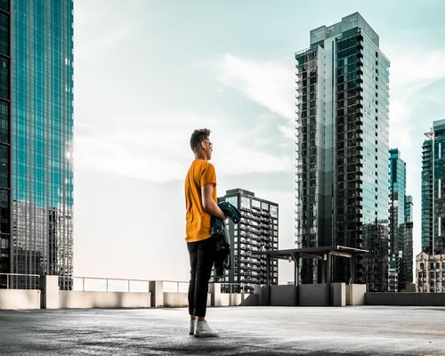 A focused man maintaining a healthy lifestyle and balanced daily schedule in an urban environment